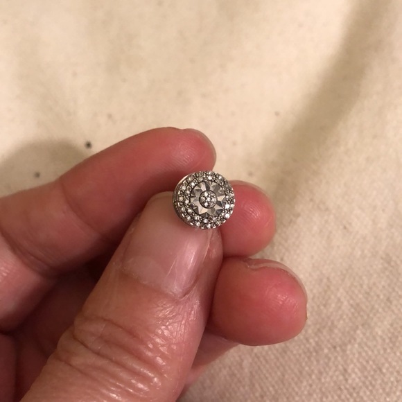 💎 1/10 ct. t.w. Double Halo Diamond Earrings Set in Sterling Silver - Picture 14 of 14